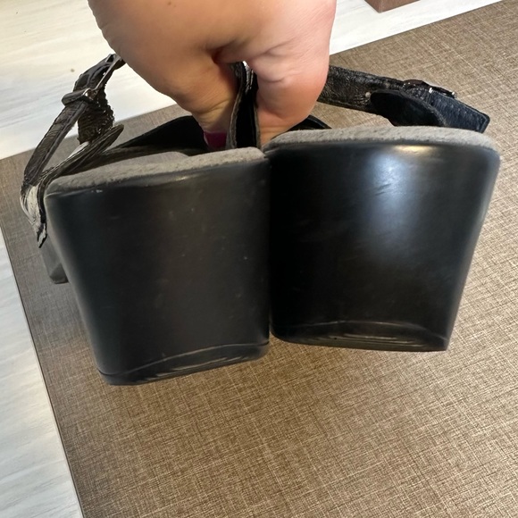 Dansko Sela Clogs 38 US 7.5-8 Patent Leather Strappy Slip On Comfort - Picture 7 of 11